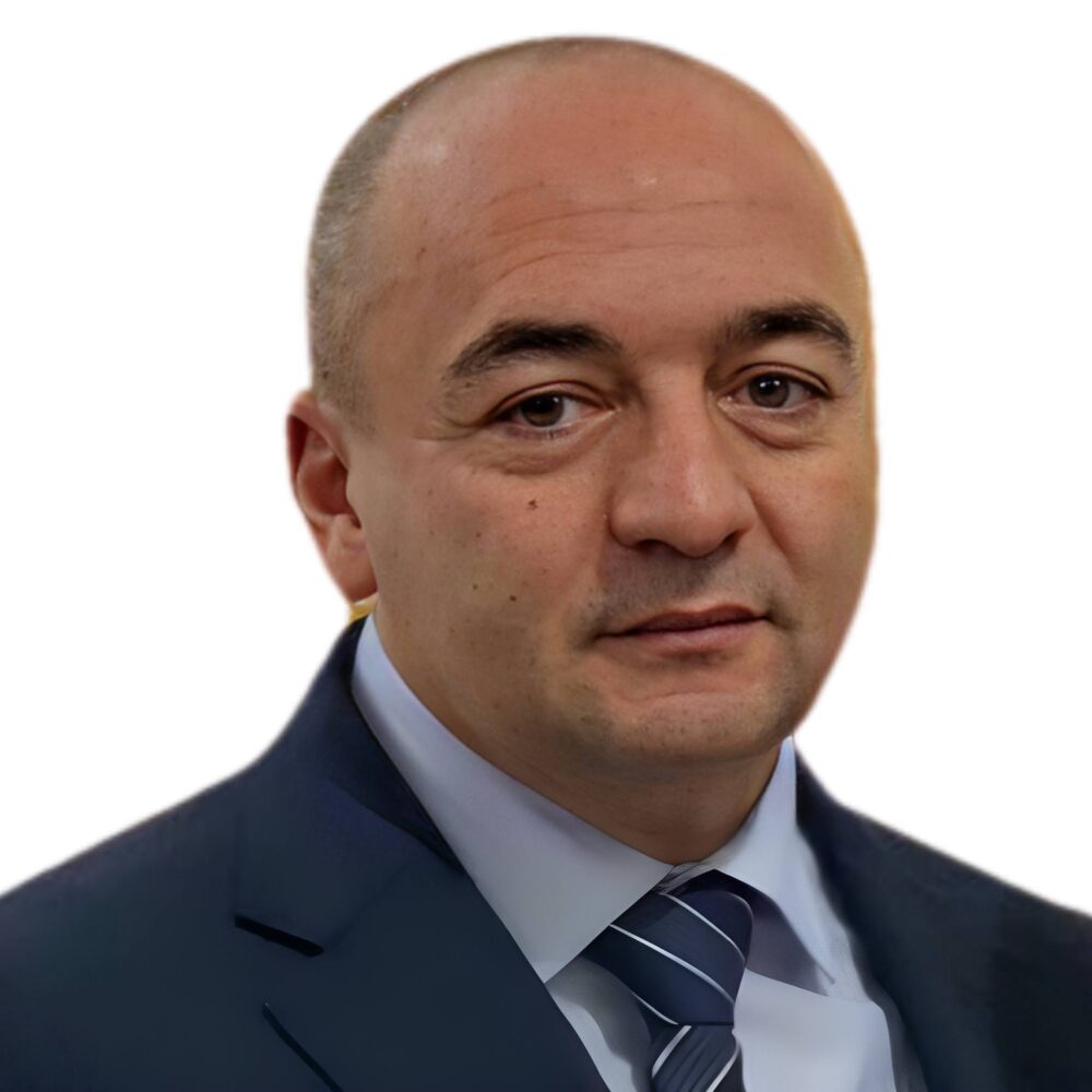 Apasionado por el crecimiento personal, el emprendimiento en red y la innovación en salud y bienestar, Diego Gallardo se ha convertido en un referente en el desarrollo de negocios dentro de Super Patch. Con una trayectoria marcada por la formación de equipos sólidos y el liderazgo basado en valores, Diego comparte su experiencia y estrategias para ayudar a miles de personas a transformar su estilo de vida a través de esta tecnología neurocientífica única. Desde su plataforma personal www.DiegoGallardo.es, inspira a otros a descubrir nuevas oportunidades, aprender a construir negocios sostenibles y alcanzar su máximo potencial, combinando bienestar físico, mental y financiero. Su misión es clara: crear comunidades de emprendedores que crecen juntos, llevando el mensaje de Super Patch a todo el mundo.